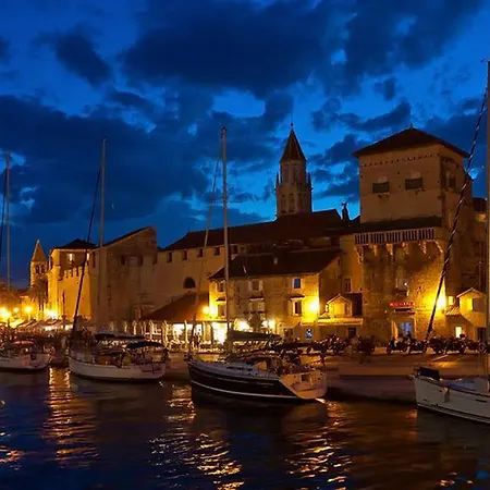 Mirna Apartamento Trogir